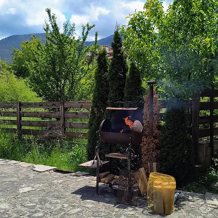 Cosy 2-bedroom Near The Road