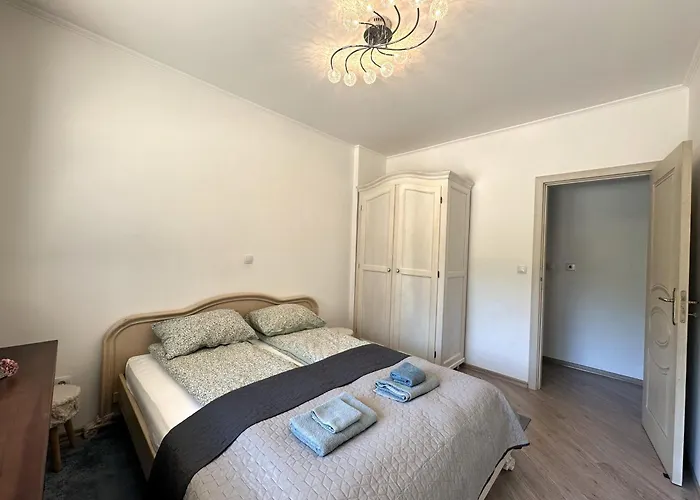 Cosy 2-bedroom Near The Road 公寓