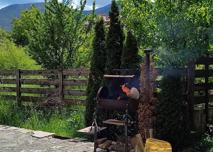 Cosy 2-bedroom Near The Road