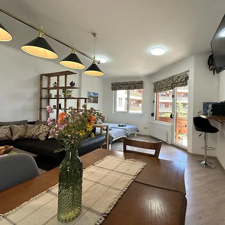 Cosy 2-bedroom Near The Road