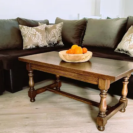 Cosy 2-bedroom Near The Road