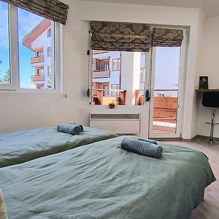 Cosy 2-bedroom Near The Road Διαμέρισμα *