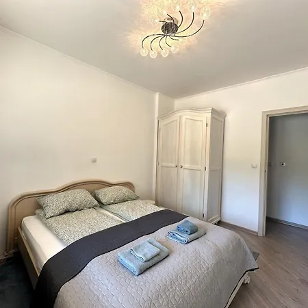Cosy 2-bedroom Near The Road Lägenhet