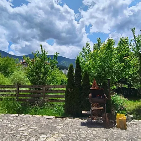 Cosy 2-bedroom Near The Road *