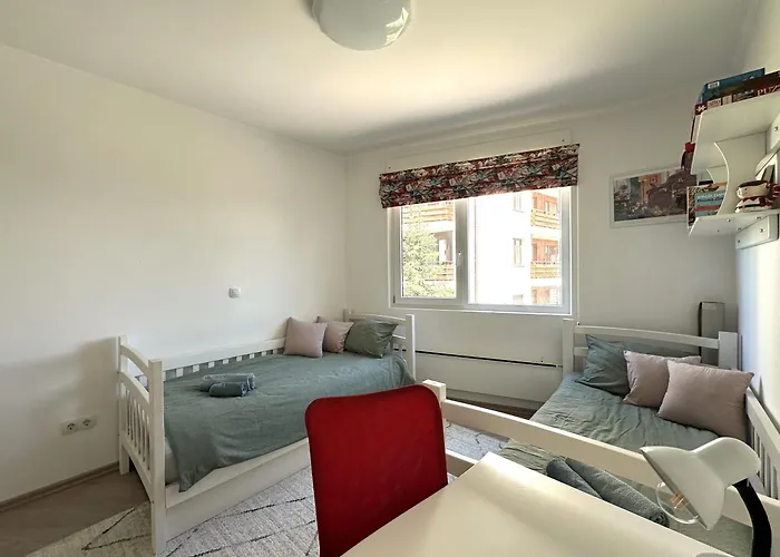 Cosy 2-bedroom Near The Road Апартаменты Банско