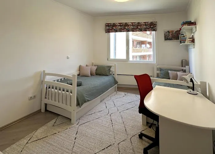 Cosy 2-bedroom Near The Road Апартаменты *